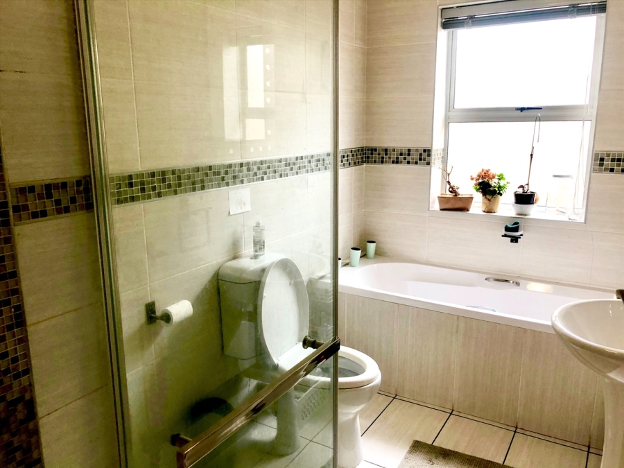To Let 3 Bedroom Property for Rent in Loevenstein Western Cape